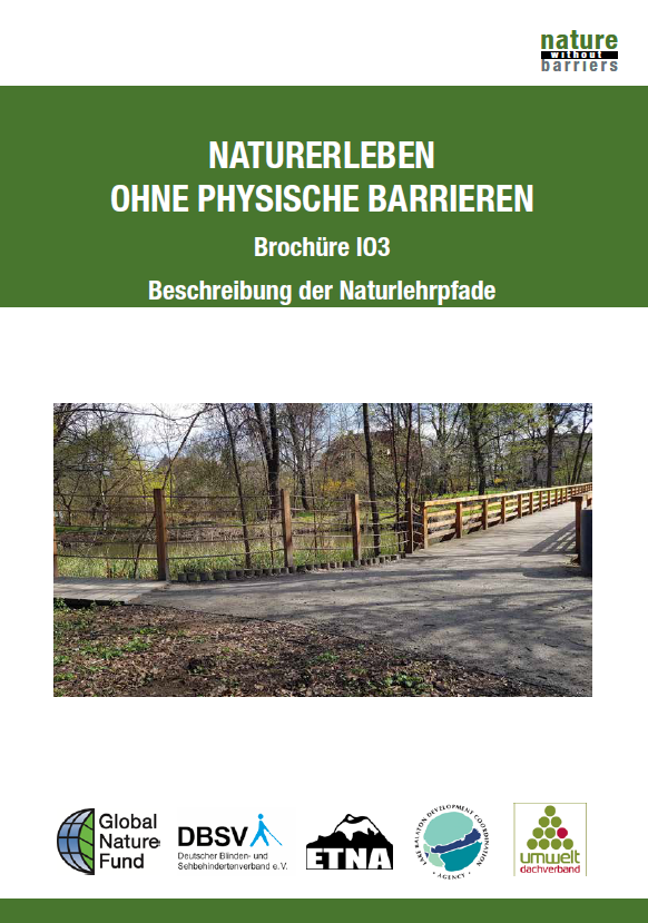 Titelbild der Broschüre mit Beispielen der Lehrpfade. Auf dem Bild - ein flacher Übergang vom Weg zu einer Brücke in einem Naturschutzgebiet.